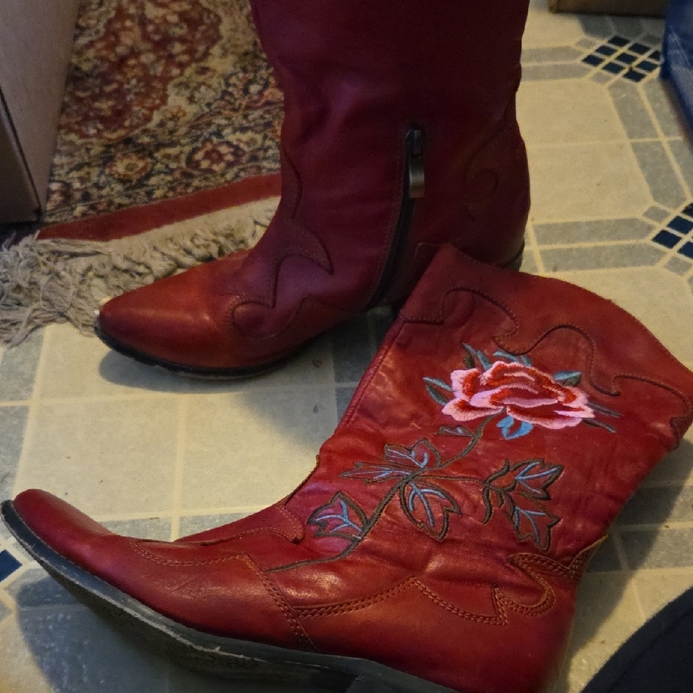 Red Embroidered  Roses Leather Boots Lartist Spring Step Cheyane